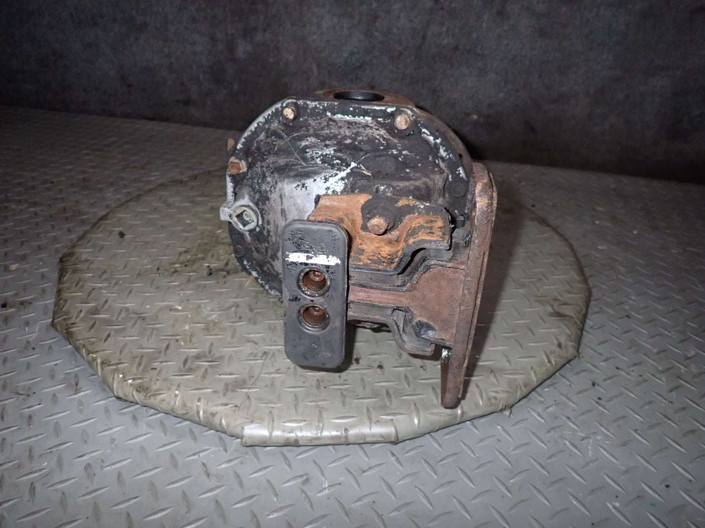 84-87 Nissan Z31 300ZX NA Rear Axle Differential Carrier 3.7 Ratio OEM