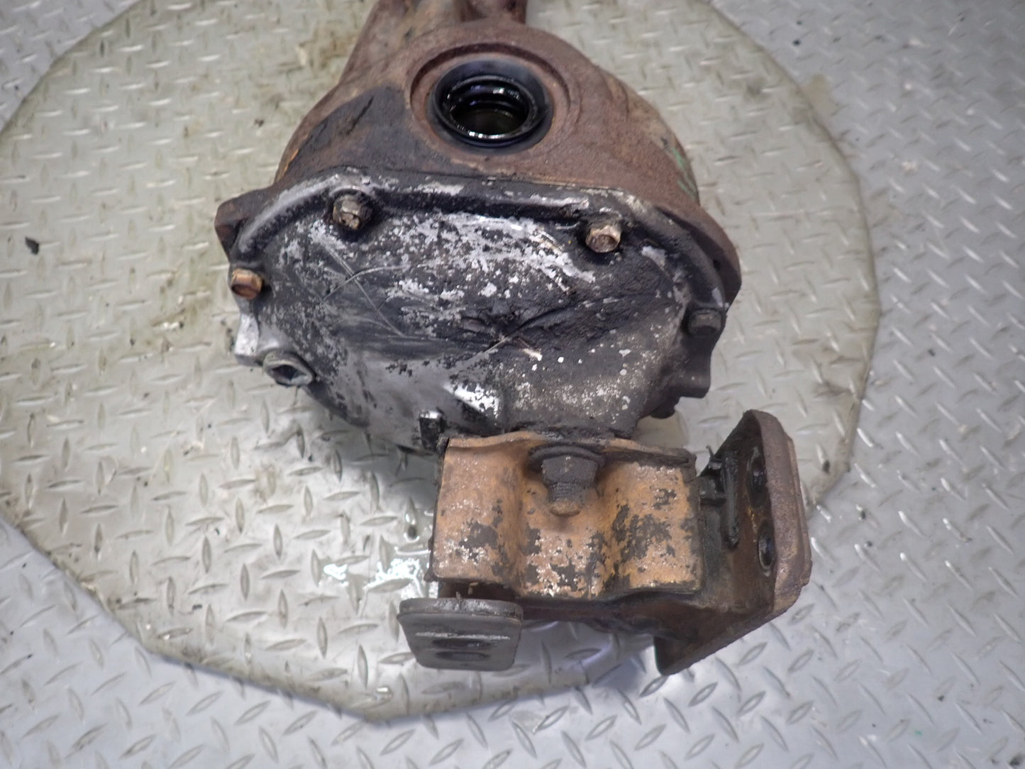 84-87 Nissan Z31 300ZX NA Rear Axle Differential Carrier 3.7 Ratio OEM