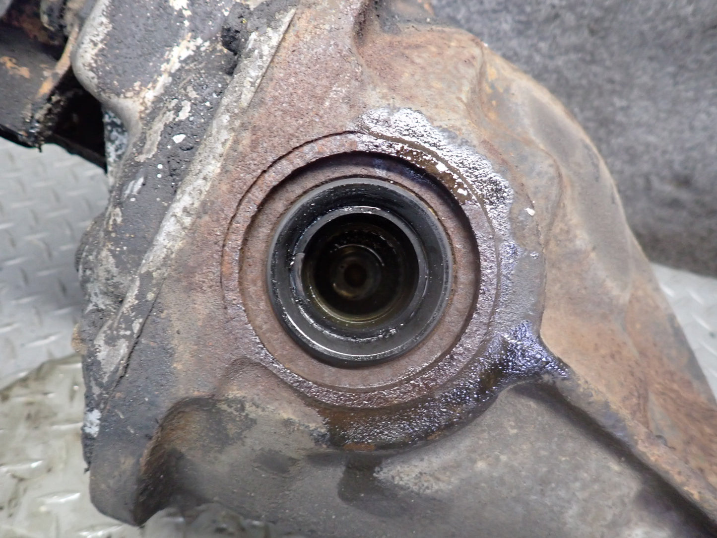 84-87 Nissan Z31 300ZX NA Rear Axle Differential Carrier 3.7 Ratio OEM