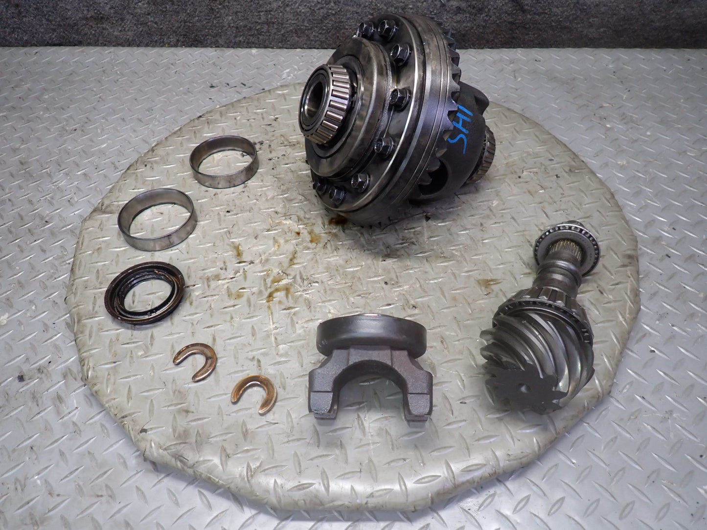2003-2005 Hummer H2 Rear Differential 4.10 Ratio Ring & Pinion Gear Set