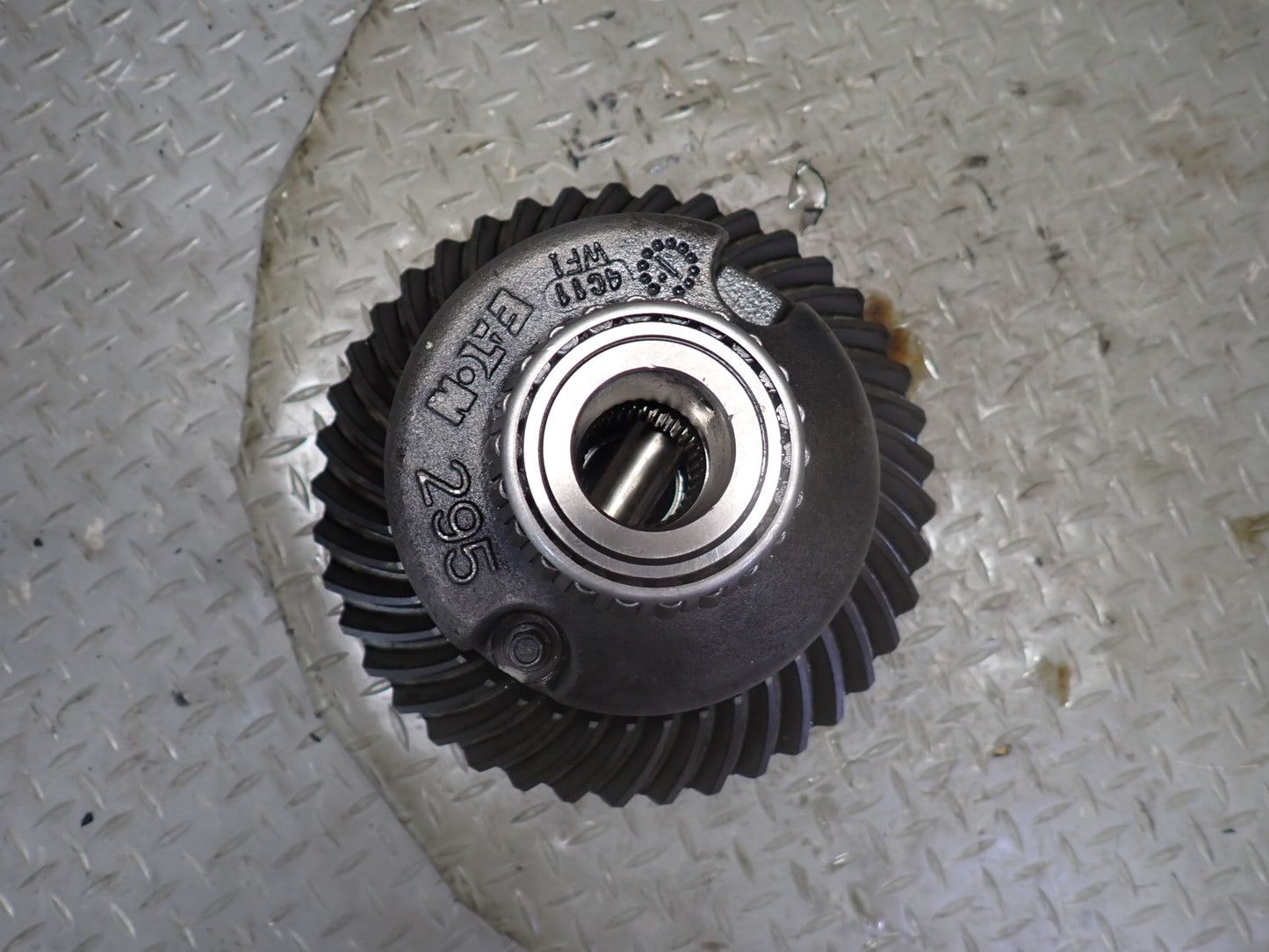 2003-2005 Hummer H2 Rear Differential 4.10 Ratio Ring & Pinion Gear Set