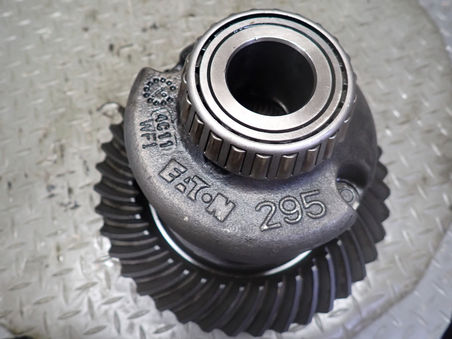 2003-2005 Hummer H2 Rear Differential 4.10 Ratio Ring & Pinion Gear Set