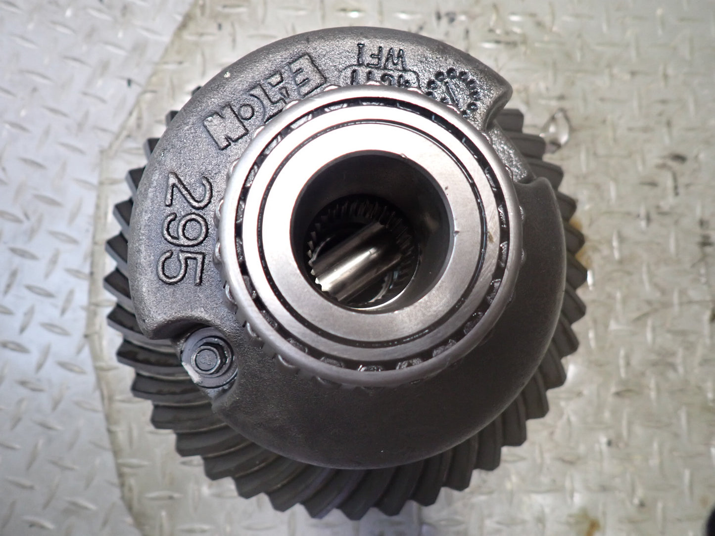 2003-2005 Hummer H2 Rear Differential 4.10 Ratio Ring & Pinion Gear Set