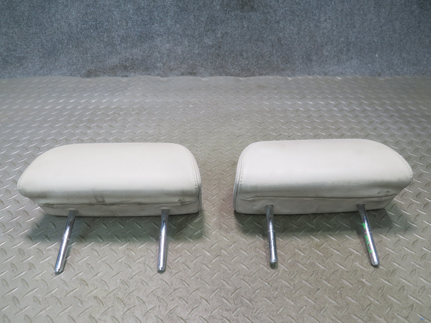 06-10 BMW E64 M6 Convertible Rear Left & Right Seat Leather Headrest Set of 2