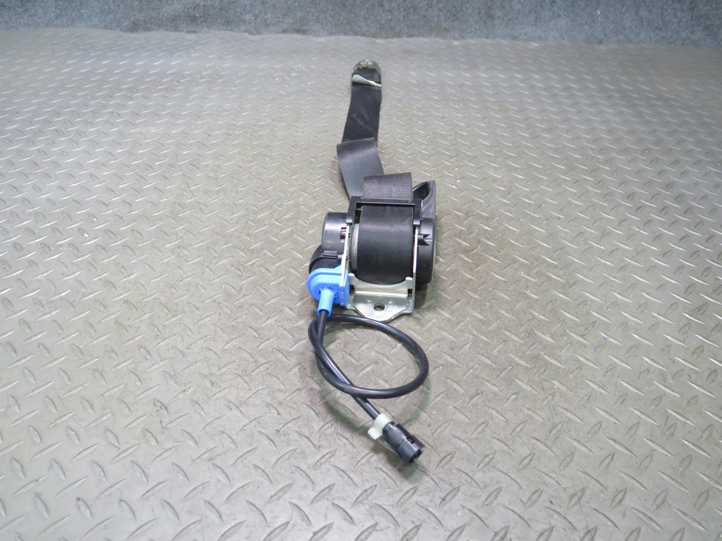 2007 BMW E64 M6 CONVERTIBLE FRONT LEFT & RIGHT SIDE SEATBELT RETRACTOR SET OEM