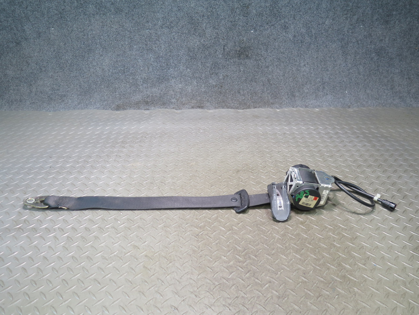 2007 BMW E64 M6 CONVERTIBLE FRONT LEFT & RIGHT SIDE SEATBELT RETRACTOR SET OEM
