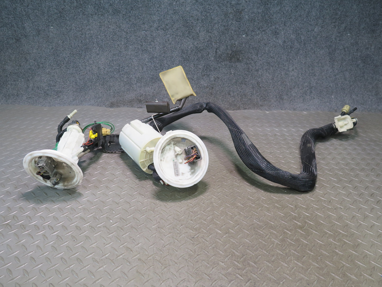 2006-2010 BMW E64 E63 M6 S85 Fuel Pump Level Sensor Sending Unit Set of 2