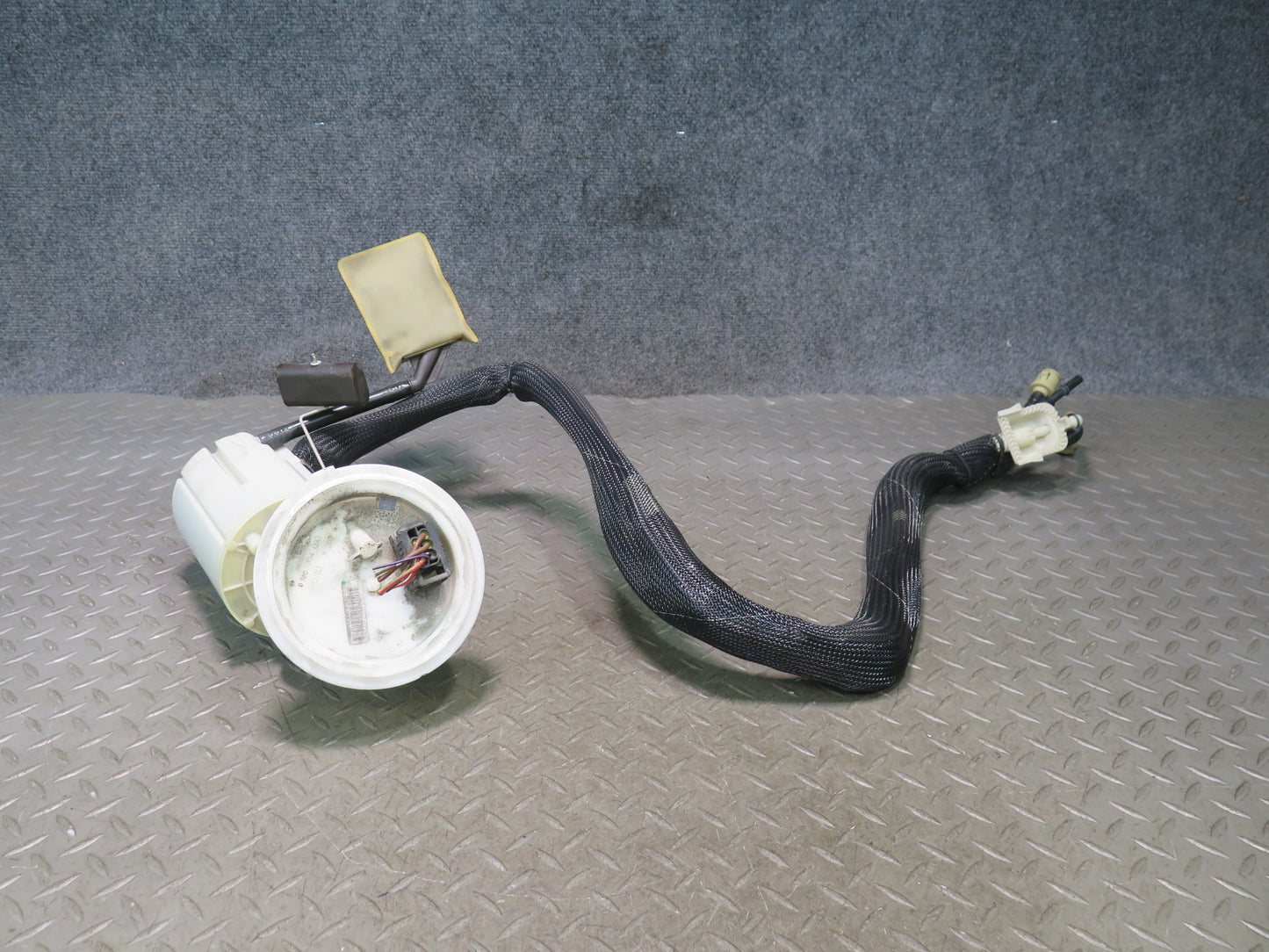 2006-2010 BMW E64 E63 M6 S85 Fuel Pump Level Sensor Sending Unit Set of 2