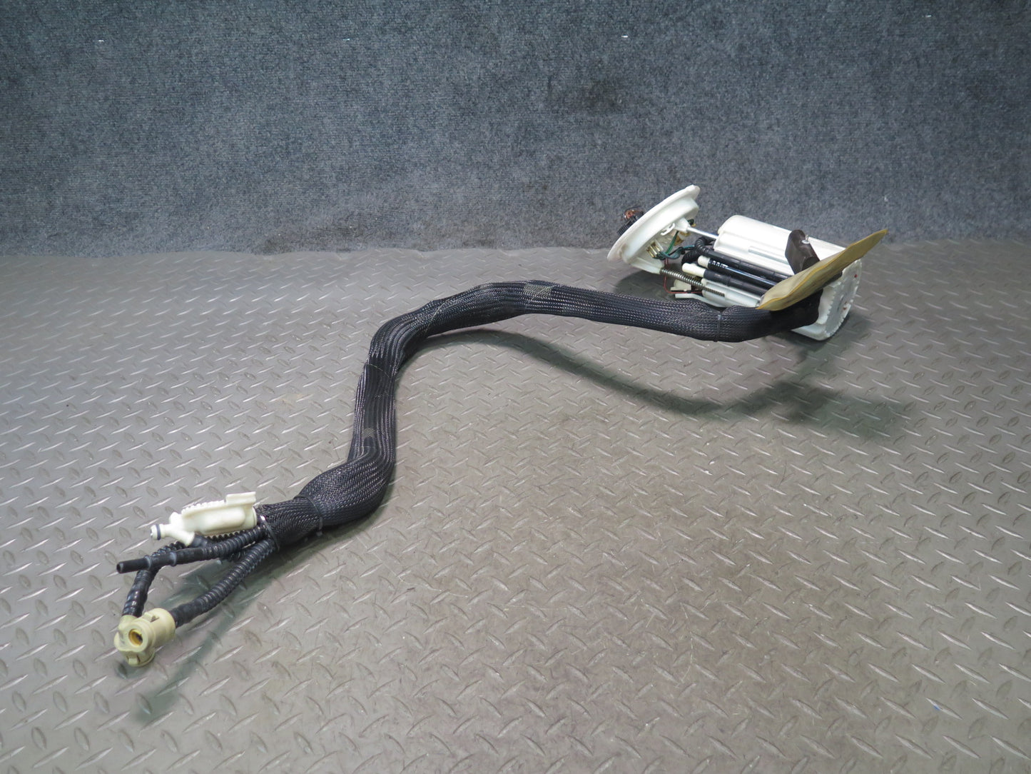 2006-2010 BMW E64 E63 M6 S85 Fuel Pump Level Sensor Sending Unit Set of 2