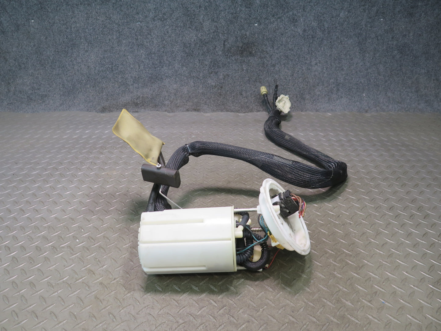 2006-2010 BMW E64 E63 M6 S85 Fuel Pump Level Sensor Sending Unit Set of 2