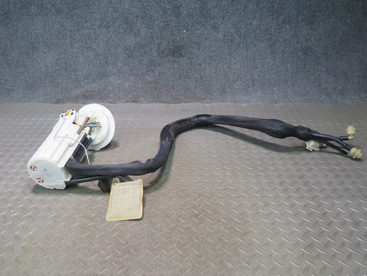 2006-2010 BMW E64 E63 M6 S85 Fuel Pump Level Sensor Sending Unit Set of 2