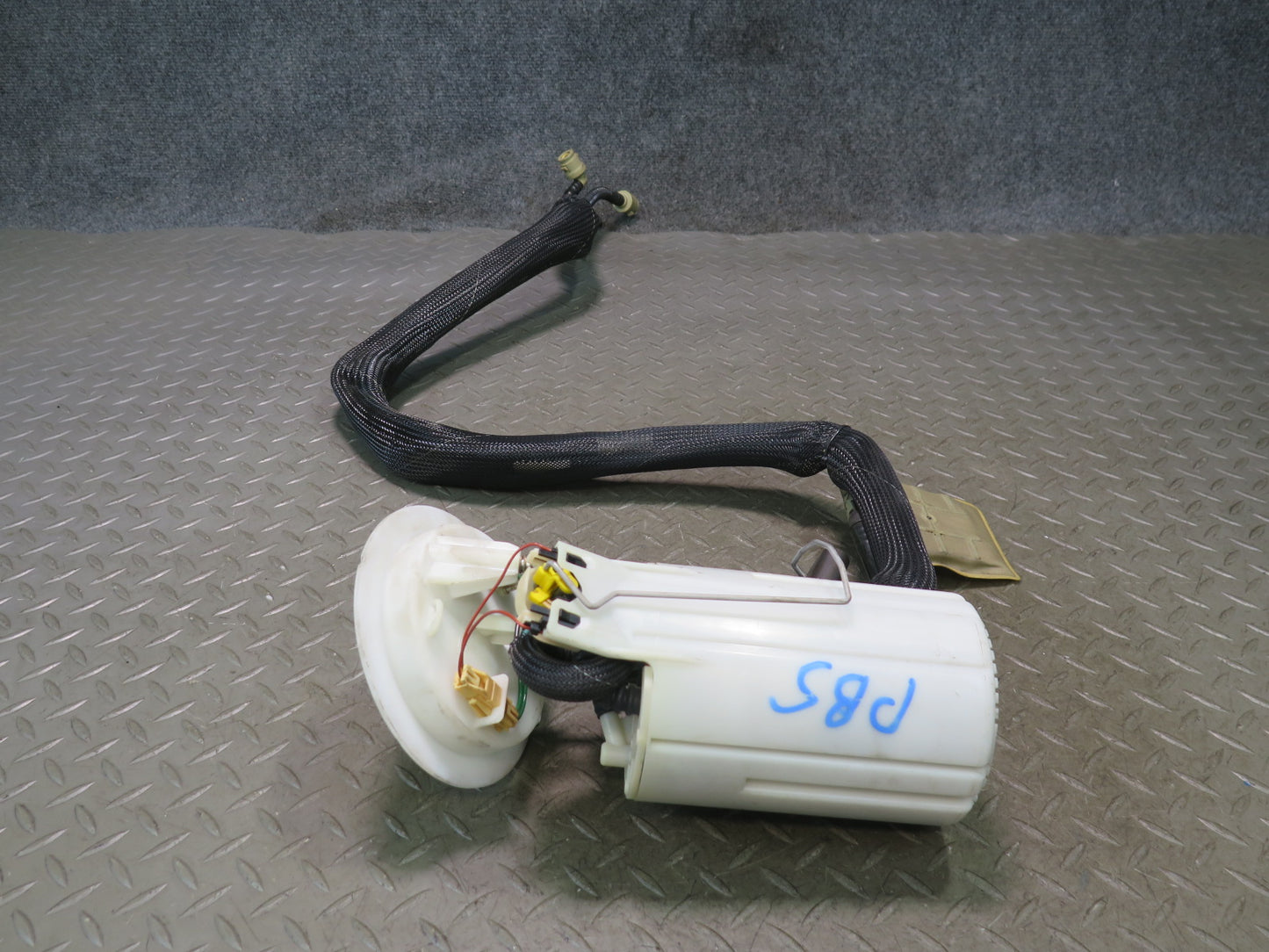 2006-2010 BMW E64 E63 M6 S85 Fuel Pump Level Sensor Sending Unit Set of 2