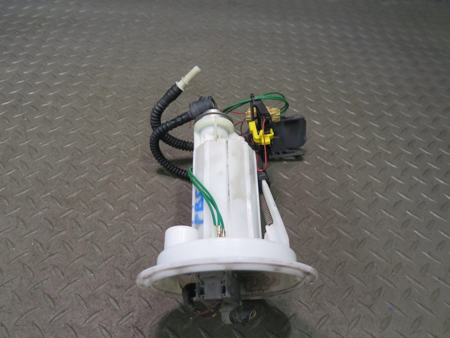 2006-2010 BMW E64 E63 M6 S85 Fuel Pump Level Sensor Sending Unit Set of 2