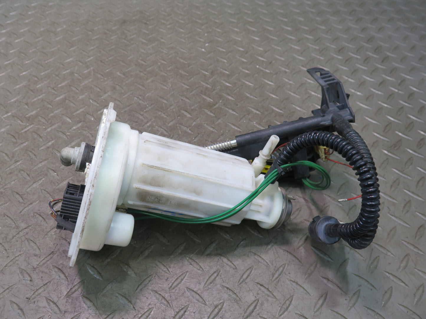 2006-2010 BMW E64 E63 M6 S85 Fuel Pump Level Sensor Sending Unit Set of 2