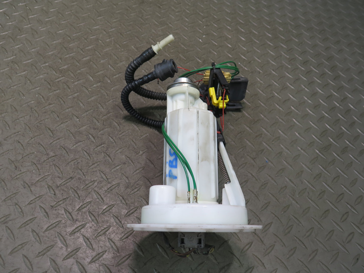 2006-2010 BMW E64 E63 M6 S85 Fuel Pump Level Sensor Sending Unit Set of 2