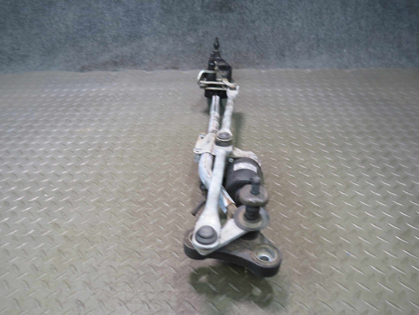 2006-2010 BMW E63 E64 M6 Windshield Wiper Transmission Linkage w Motor