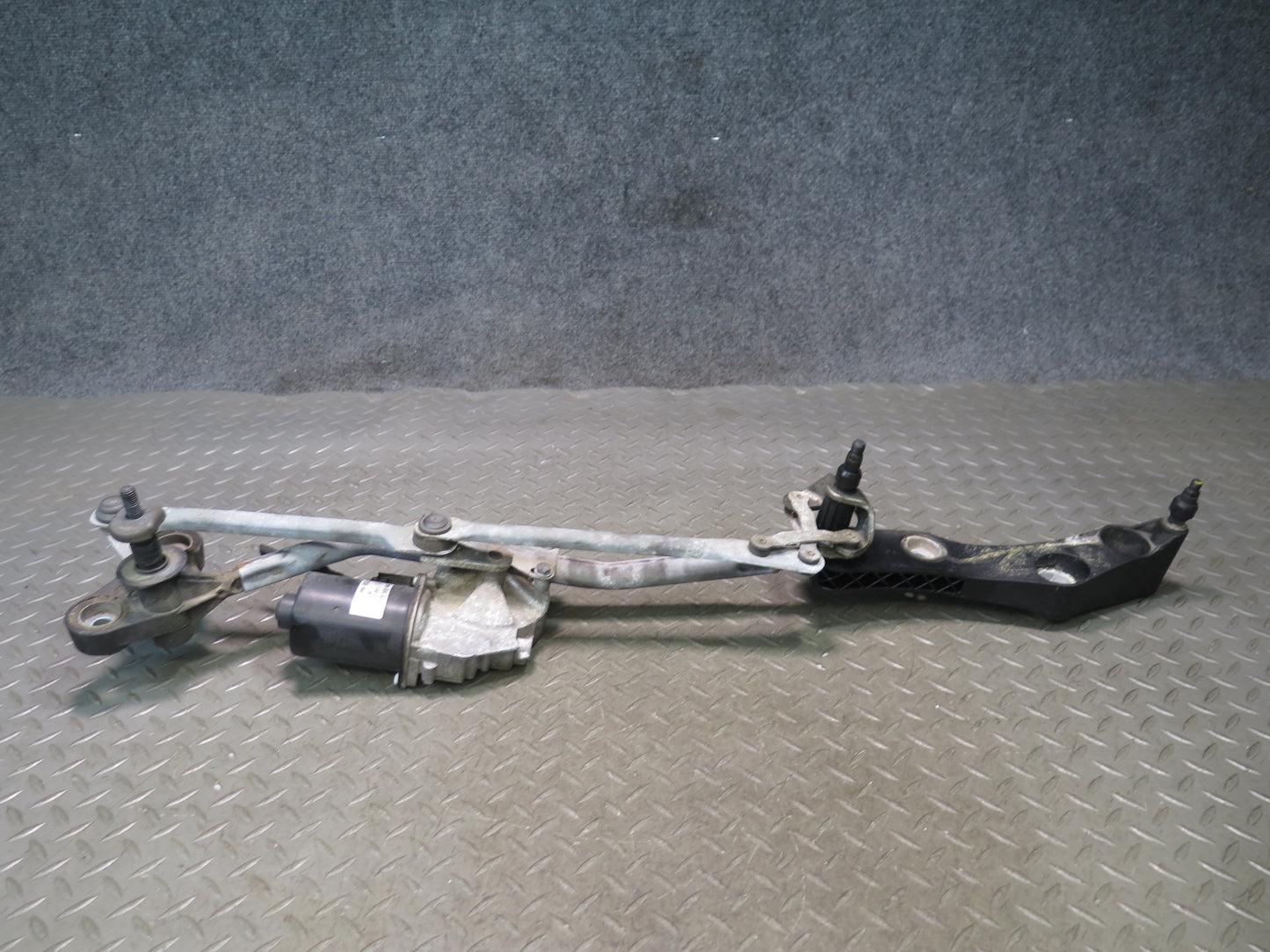 2006-2010 BMW E63 E64 M6 Windshield Wiper Transmission Linkage w Motor