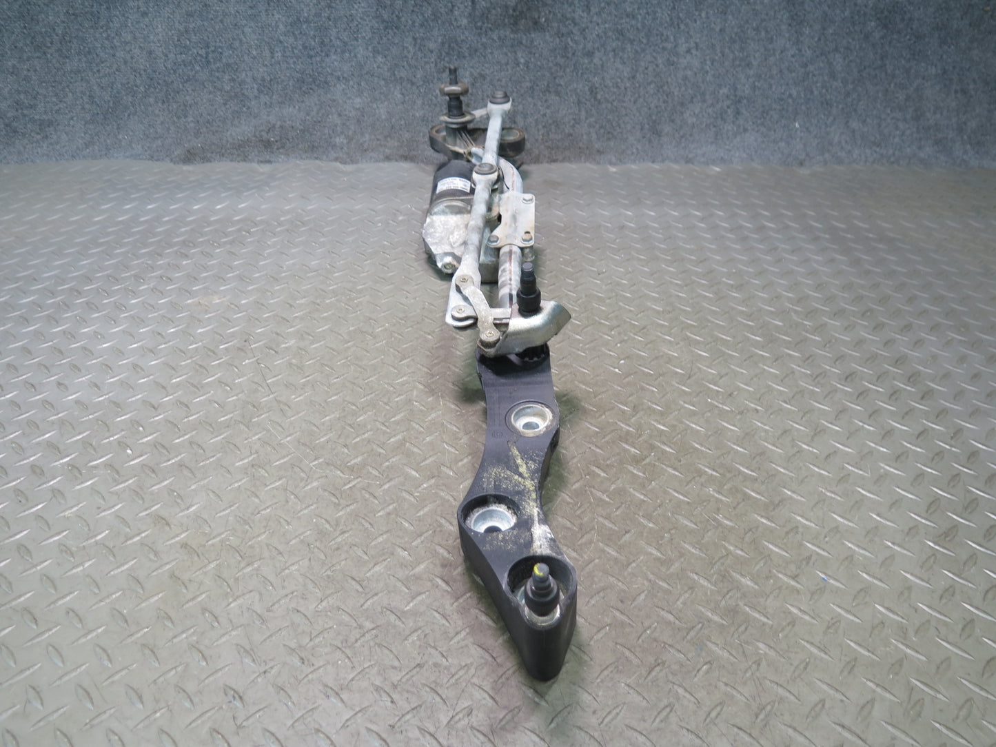2006-2010 BMW E63 E64 M6 Windshield Wiper Transmission Linkage w Motor