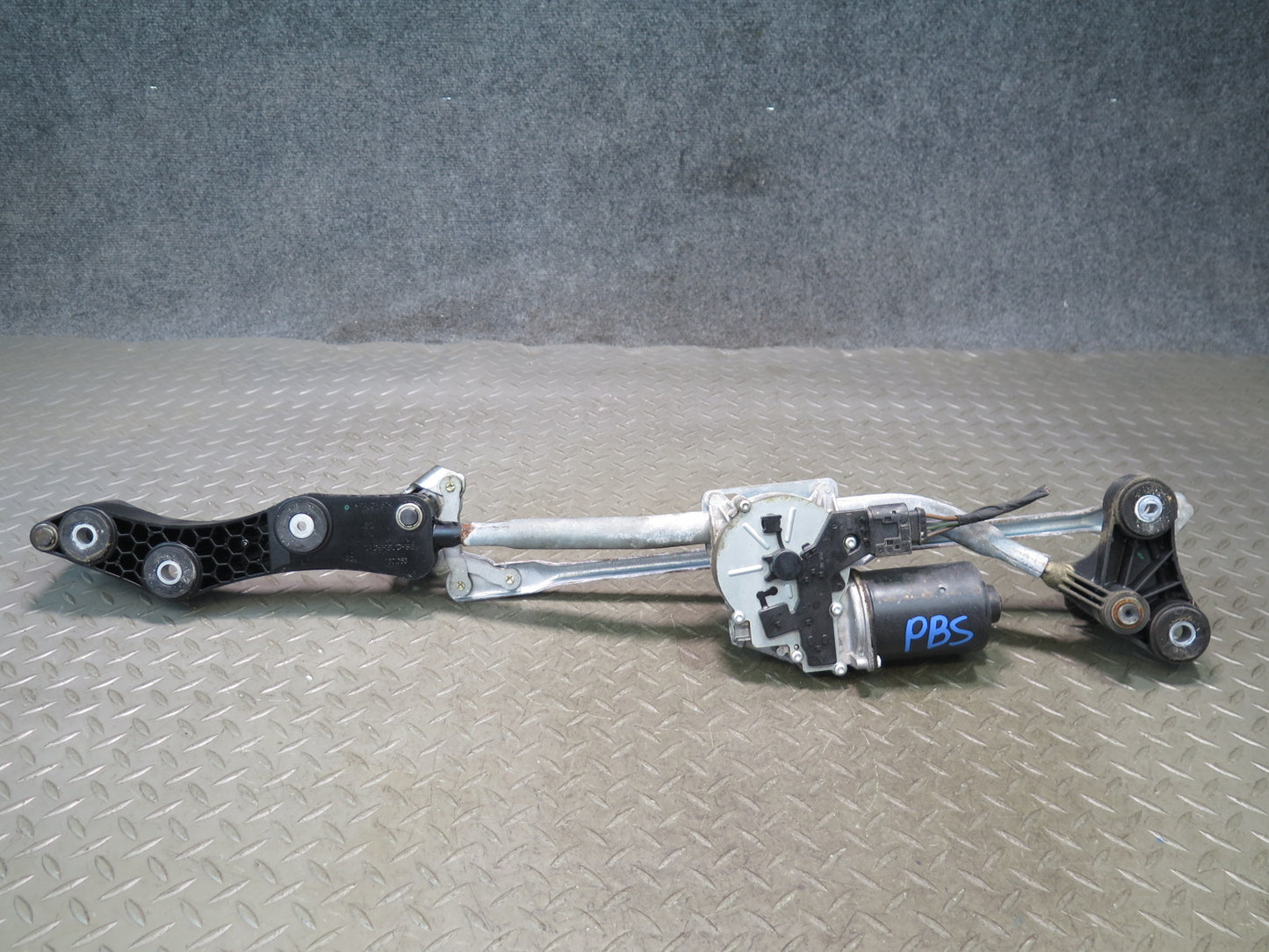 2006-2010 BMW E63 E64 M6 Windshield Wiper Transmission Linkage w Motor