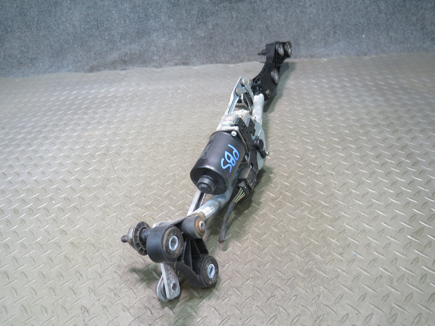2006-2010 BMW E63 E64 M6 Windshield Wiper Transmission Linkage w Motor