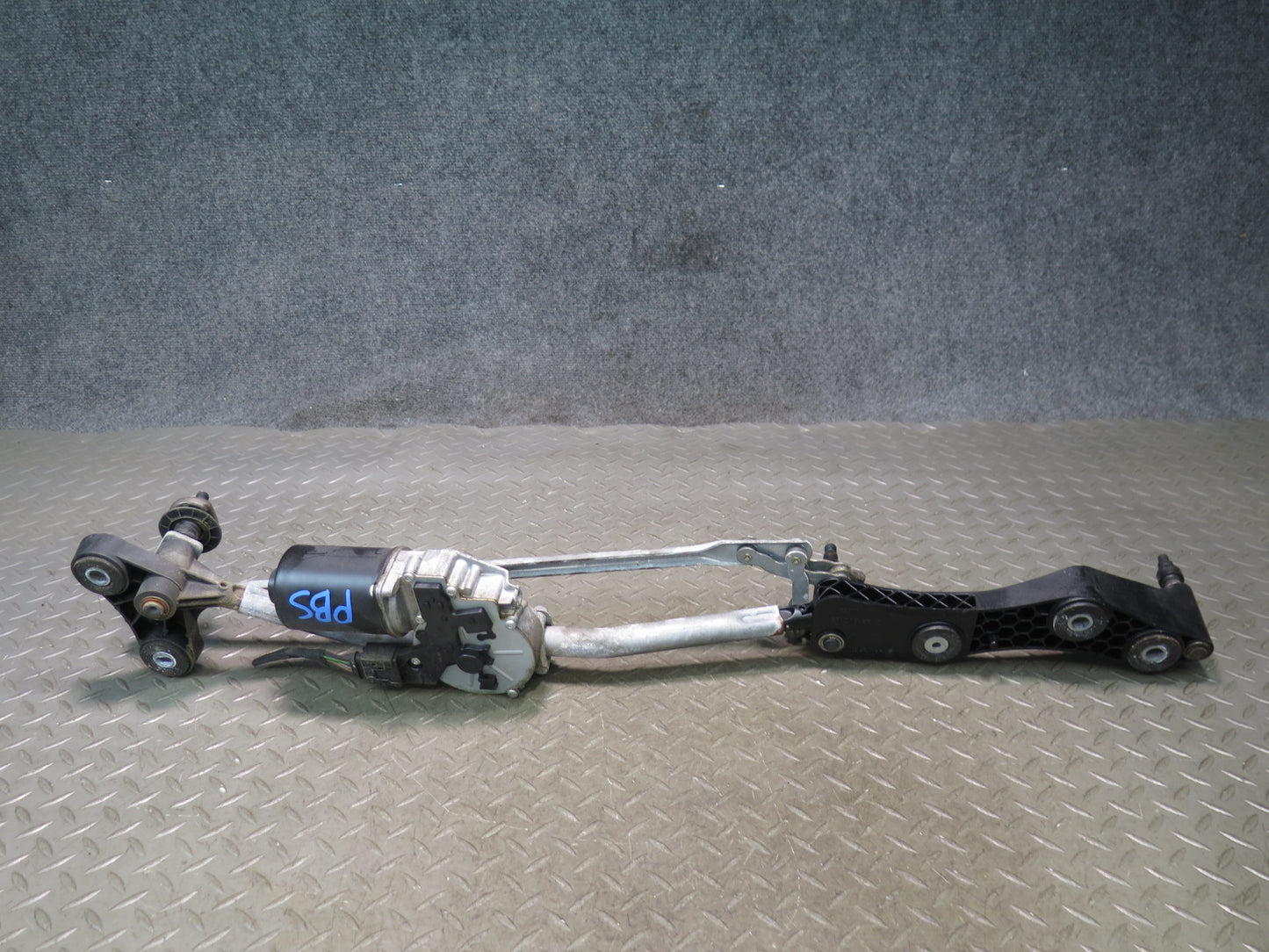 2006-2010 BMW E63 E64 M6 Windshield Wiper Transmission Linkage w Motor