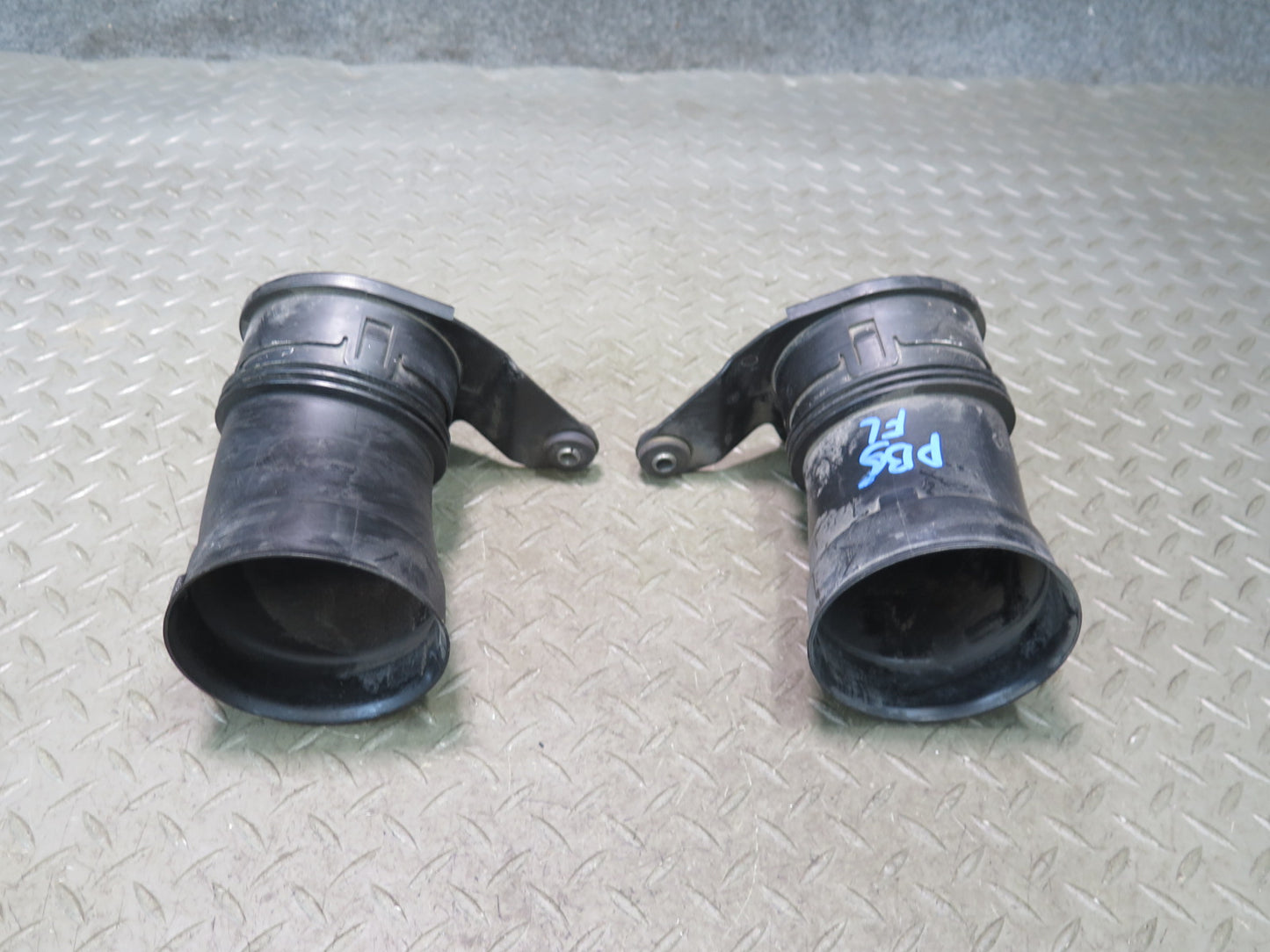 2006-2010 BMW E64 E63 M6 Left & Right Air Intake Hose Pipe Line Set of 2