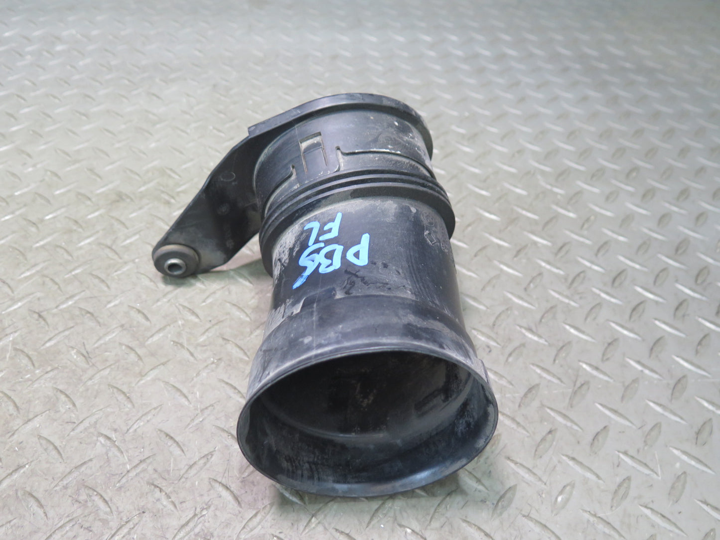 2006-2010 BMW E64 E63 M6 Left & Right Air Intake Hose Pipe Line Set of 2