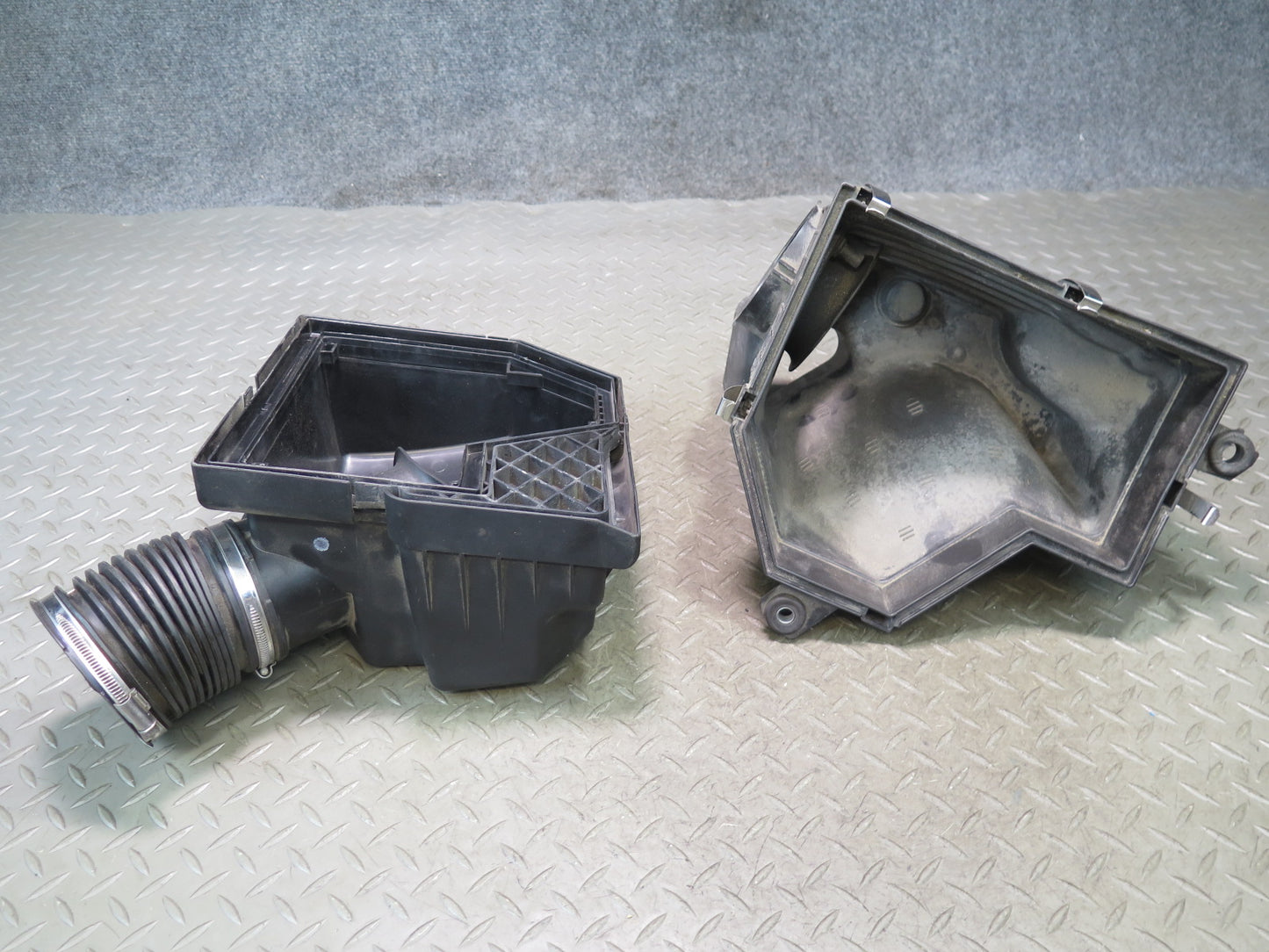 2006-2010 BMW E63 E64 M5 M6 Left Air Intake Cleaner Filter Box Assembly