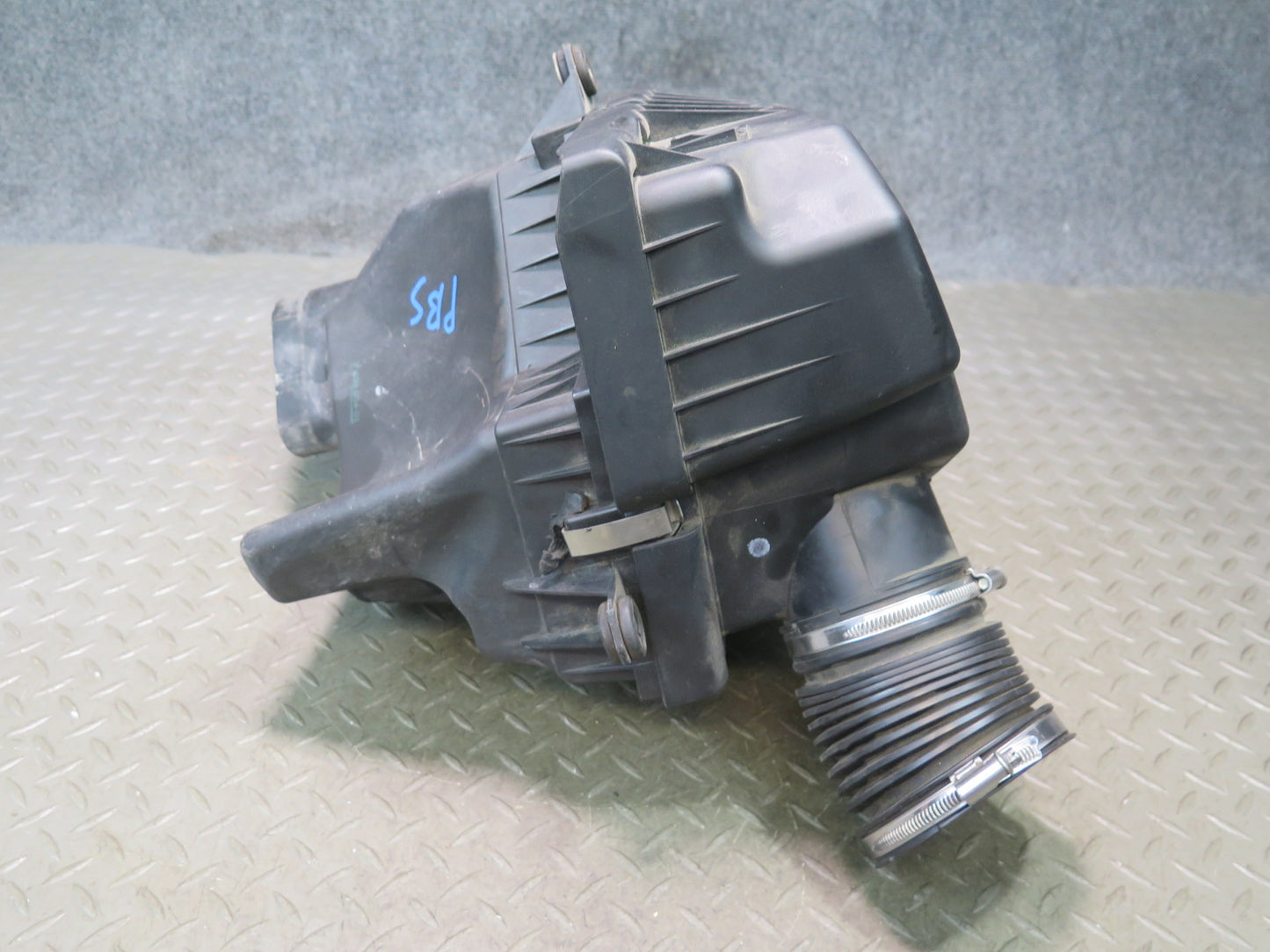 2006-2010 BMW E63 E64 M5 M6 Left Air Intake Cleaner Filter Box Assembly
