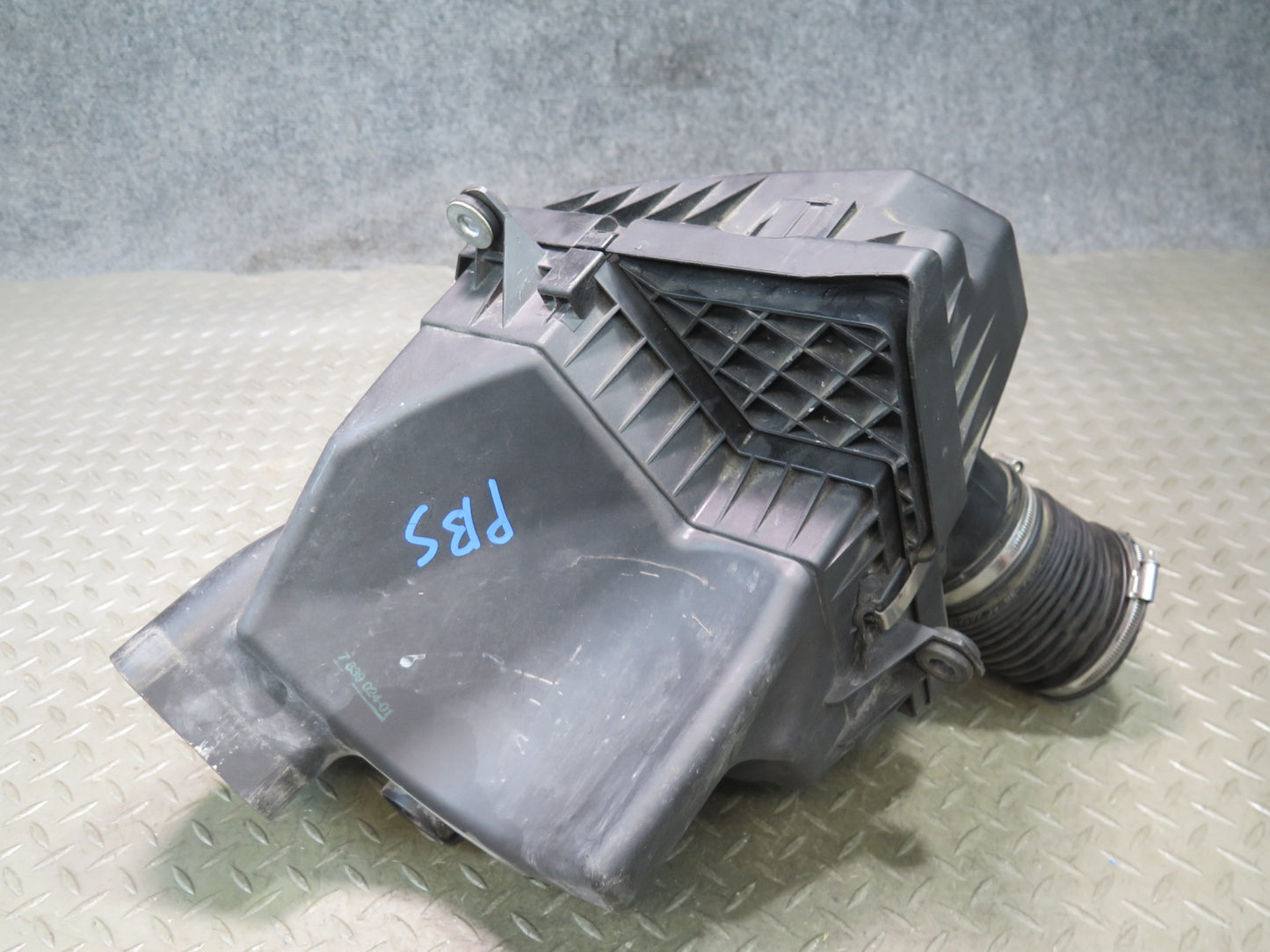 2006-2010 BMW E63 E64 M5 M6 Left Air Intake Cleaner Filter Box Assembly