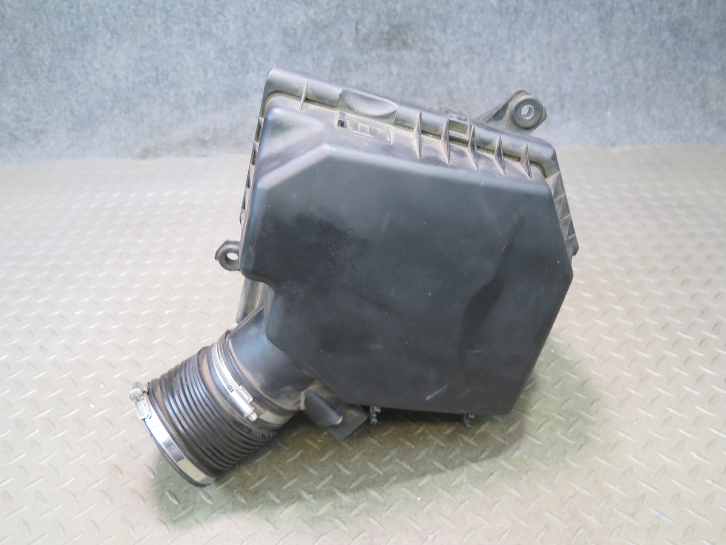 2006-2010 BMW E63 E64 M5 M6 Left Air Intake Cleaner Filter Box Assembly