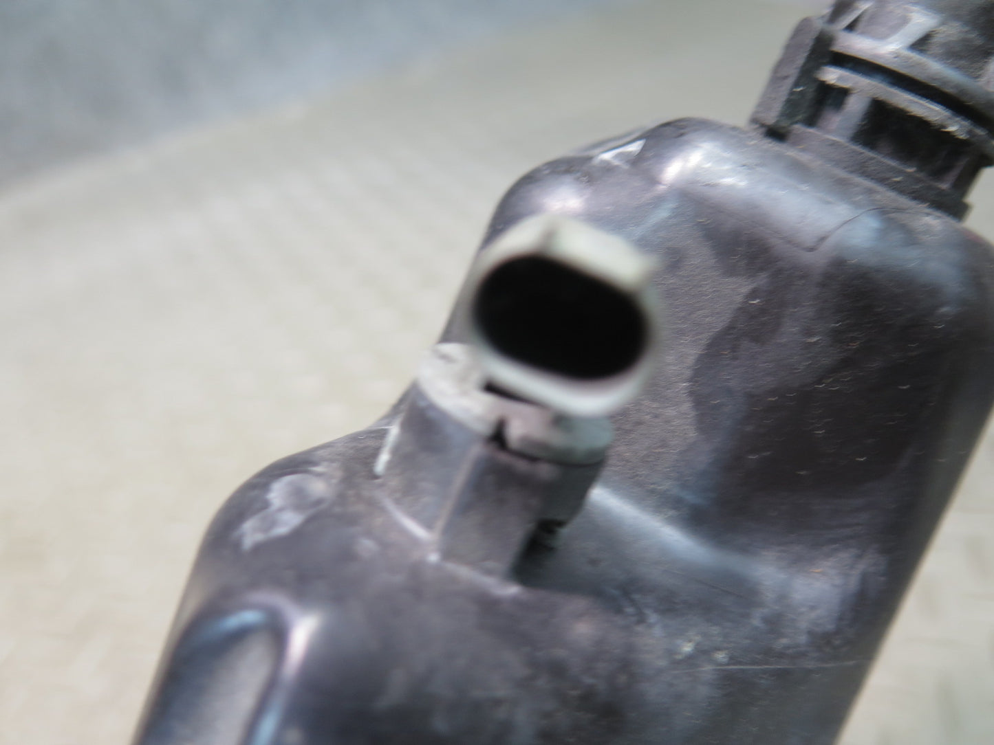 2006-2010 BMW E63 E64 M6 Engine Coolant Expansion Overflow Reservoir Tank