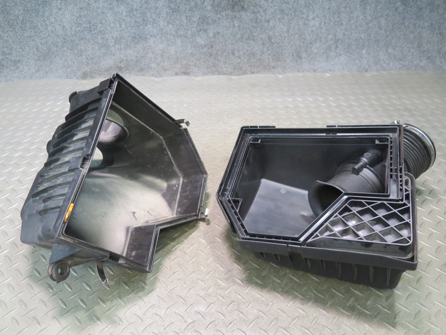 2006-2010 BMW E63 E64 M5 M6 Right Air Intake Cleaner Filter Box Assembly 7839023