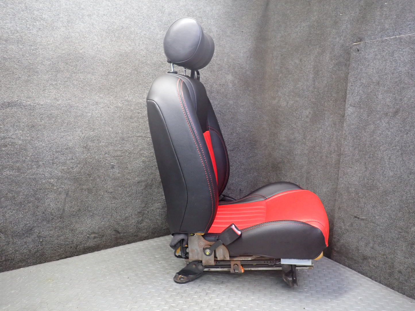 02-05 Ford Thunderbird Set of 2 Front Left & Right Leather Seat RED & Black OEM