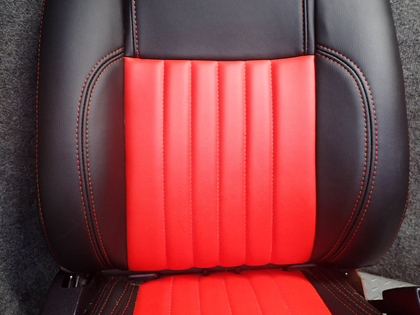 02-05 Ford Thunderbird Set of 2 Front Left & Right Leather Seat RED & Black OEM