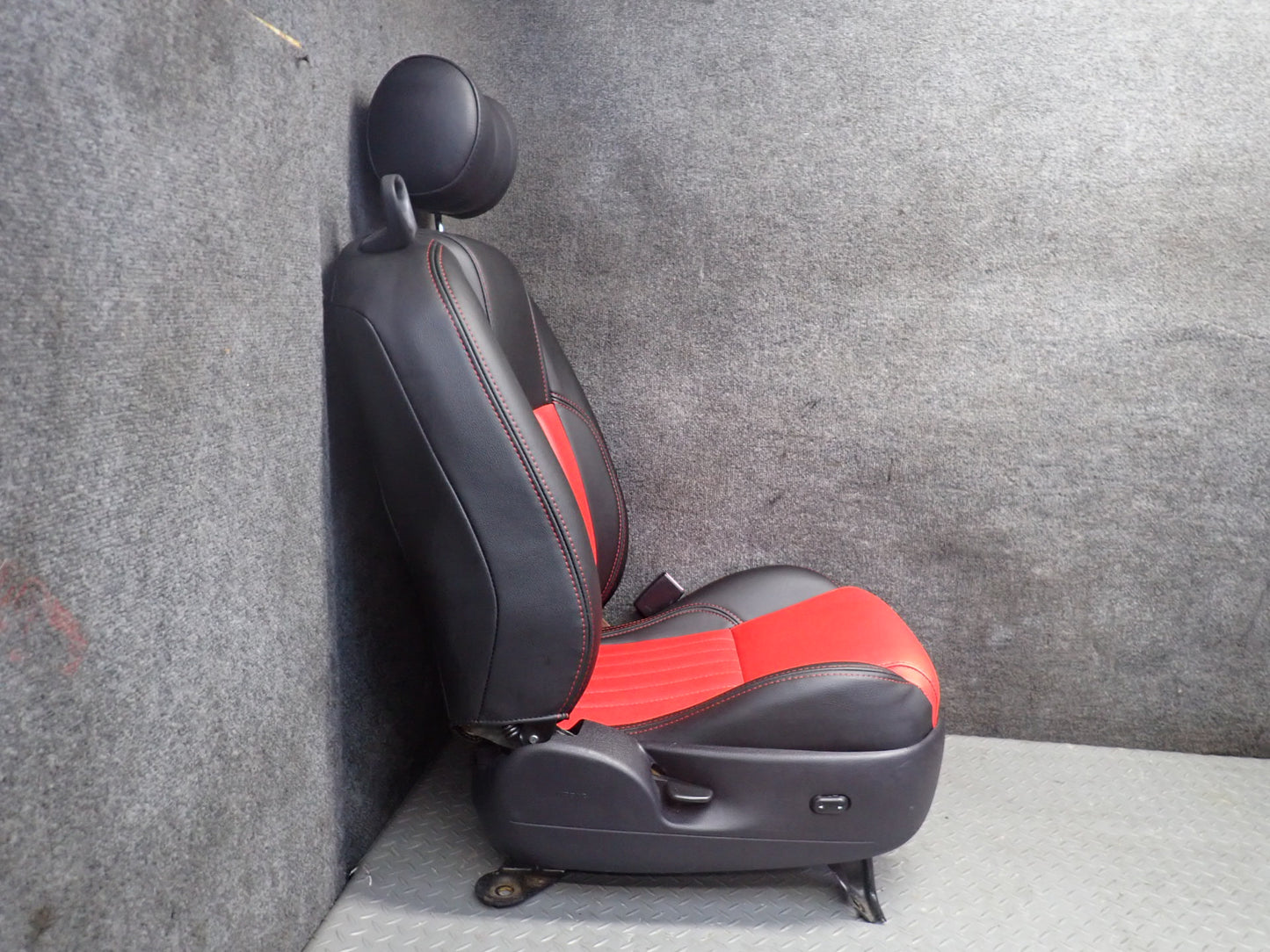 02-05 Ford Thunderbird Set of 2 Front Left & Right Leather Seat RED & Black OEM