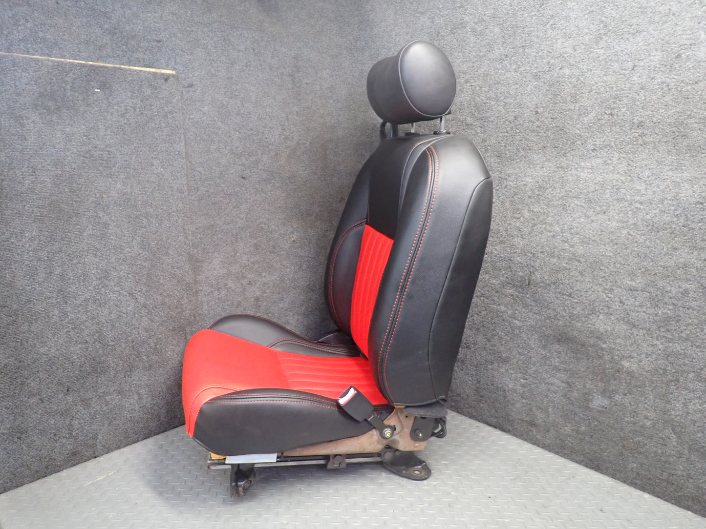 02-05 Ford Thunderbird Set of 2 Front Left & Right Leather Seat RED & Black OEM
