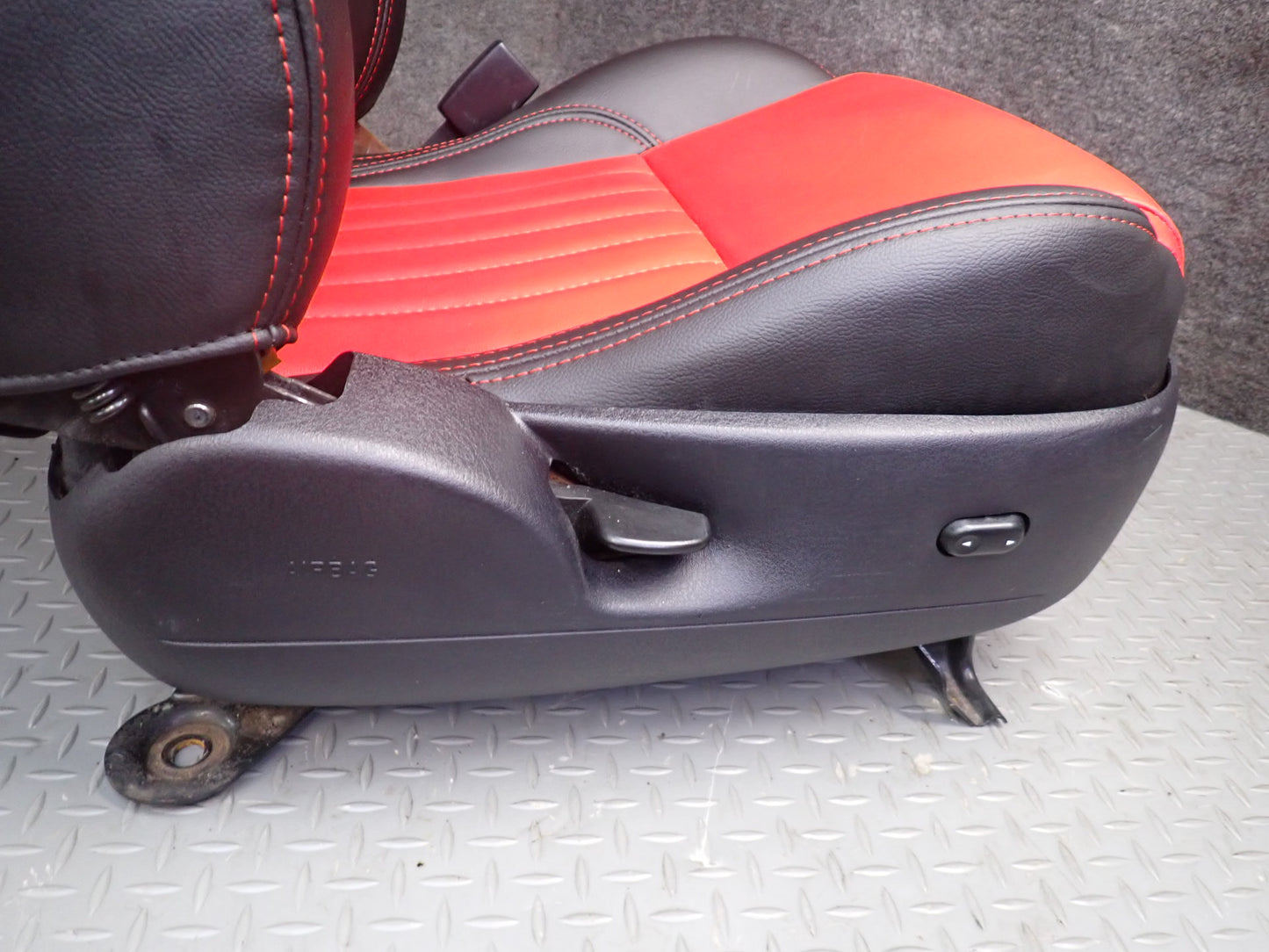 02-05 Ford Thunderbird Set of 2 Front Left & Right Leather Seat RED & Black OEM