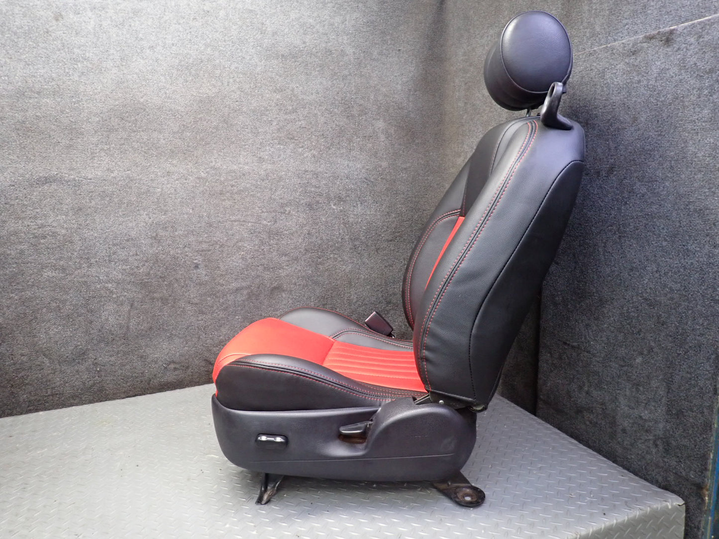 02-05 Ford Thunderbird Set of 2 Front Left & Right Leather Seat RED & Black OEM