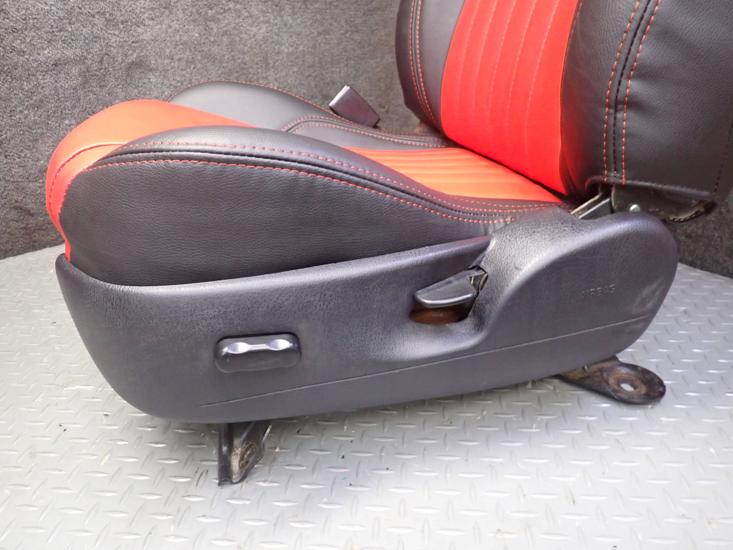 02-05 Ford Thunderbird Set of 2 Front Left & Right Leather Seat RED & Black OEM
