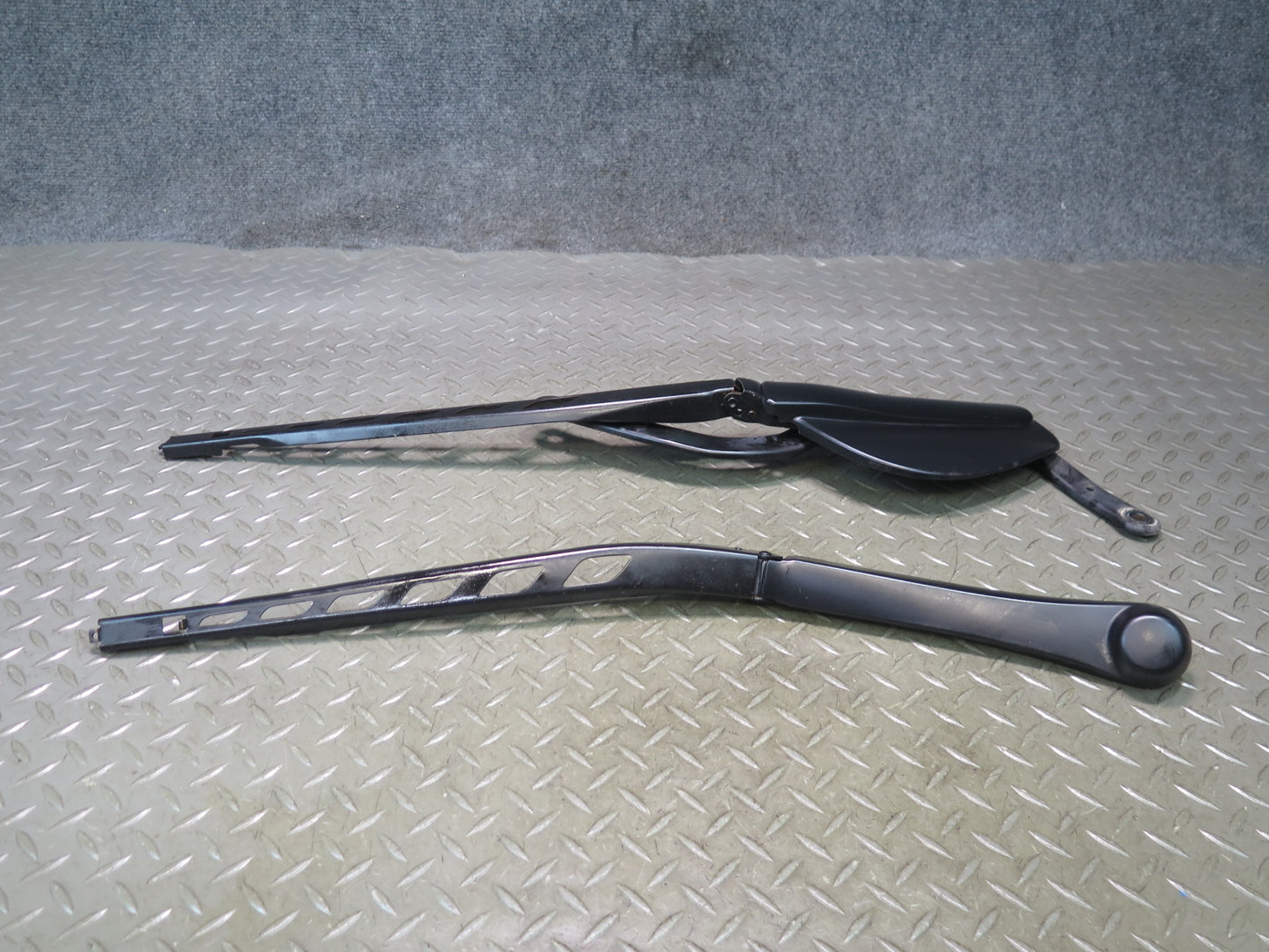 2006-2010 BMW E63 E64 M6 Front Left & Right Windshield Wiper Arm Set of 2