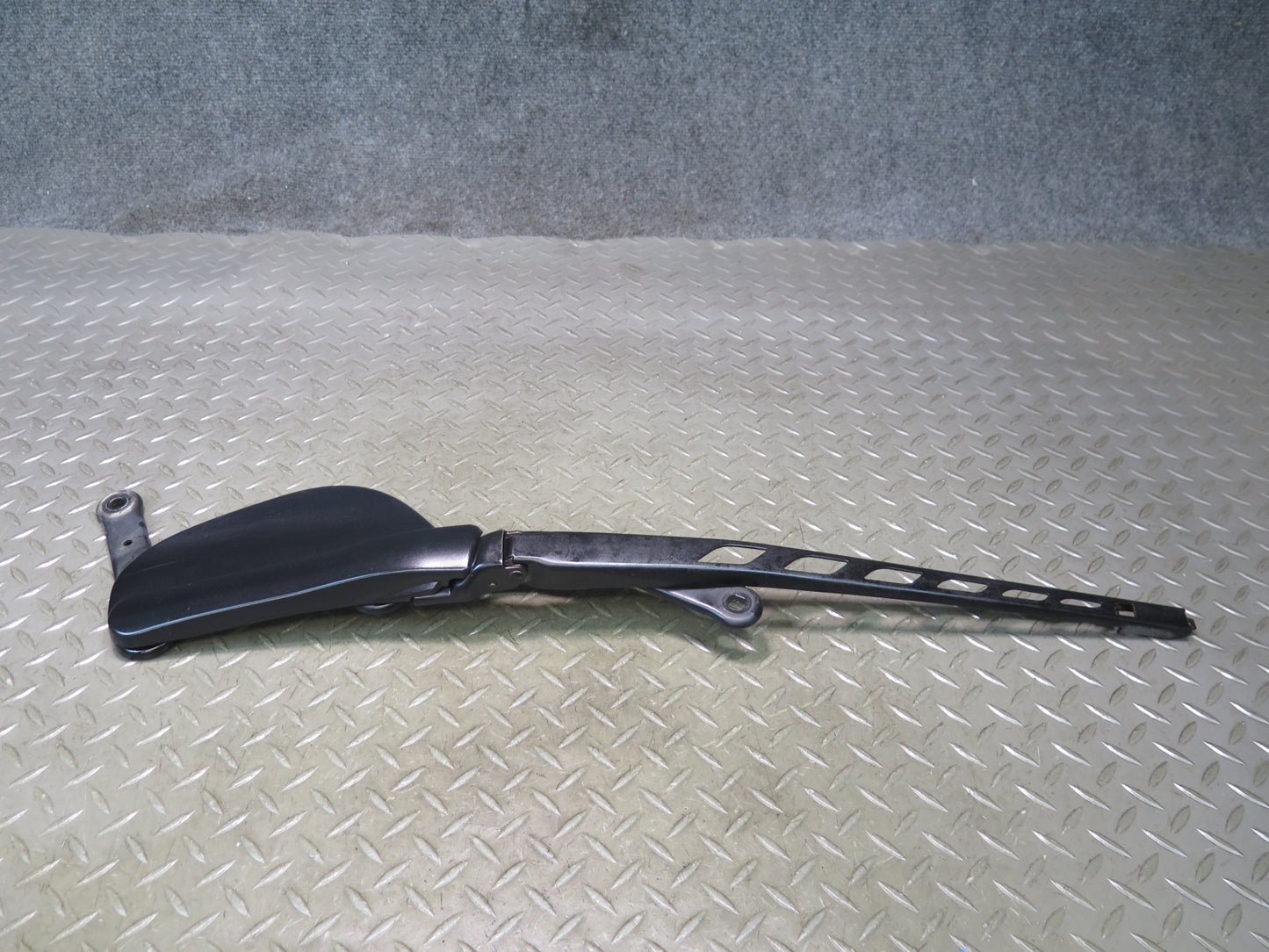 2006-2010 BMW E63 E64 M6 Front Left & Right Windshield Wiper Arm Set of 2