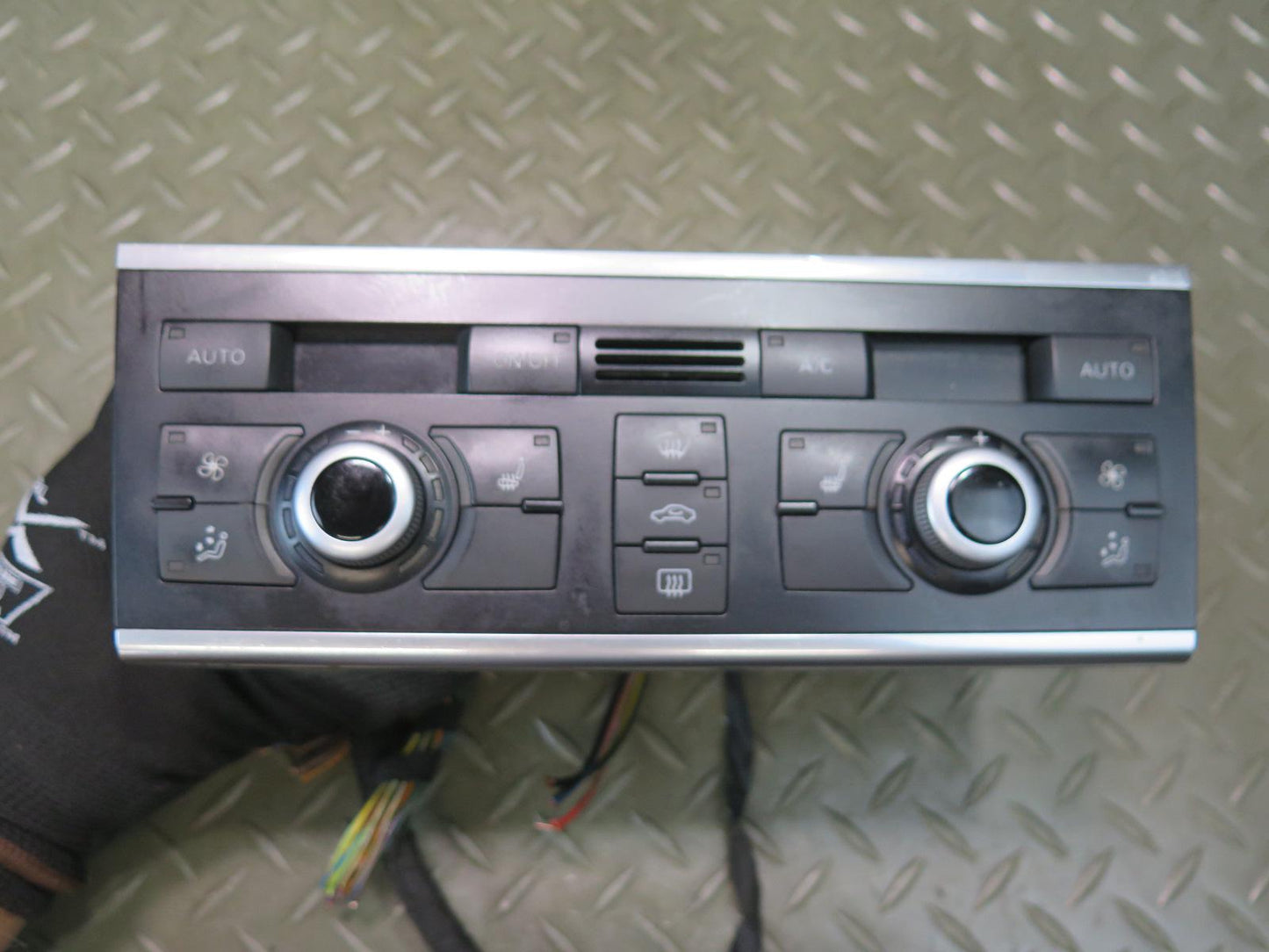 12-15 Audi Q7 4L A/C Heater Climate Control Panel Switch Black 4L0820043AP OEM