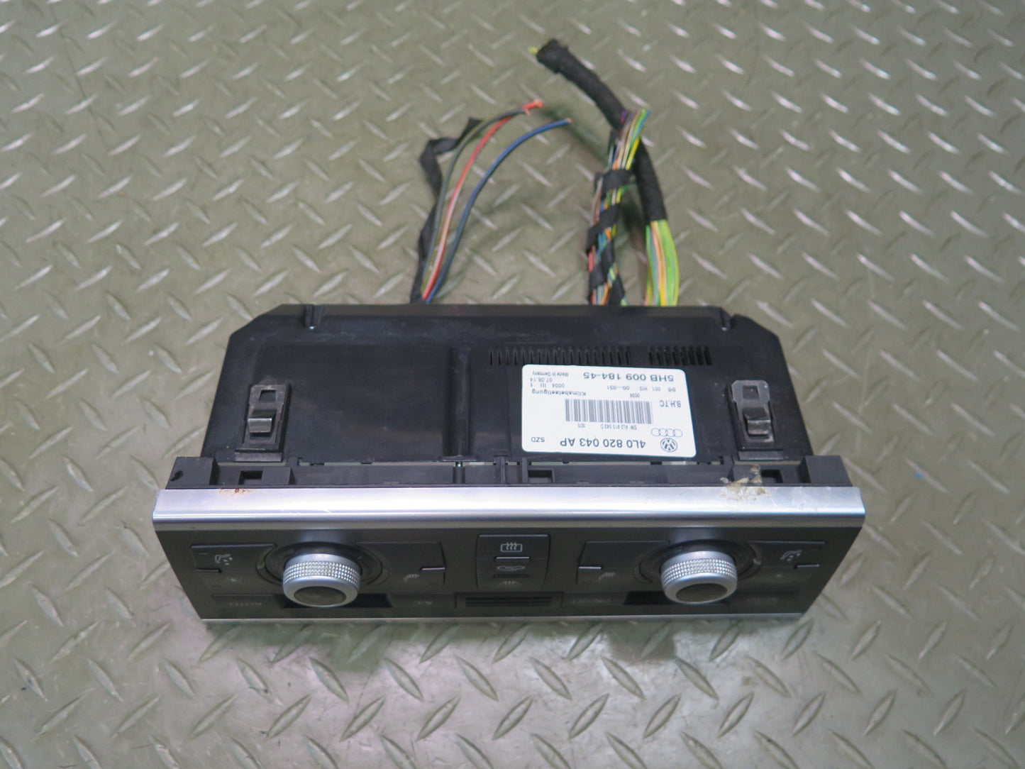 12-15 Audi Q7 4L A/C Heater Climate Control Panel Switch Black 4L0820043AP OEM