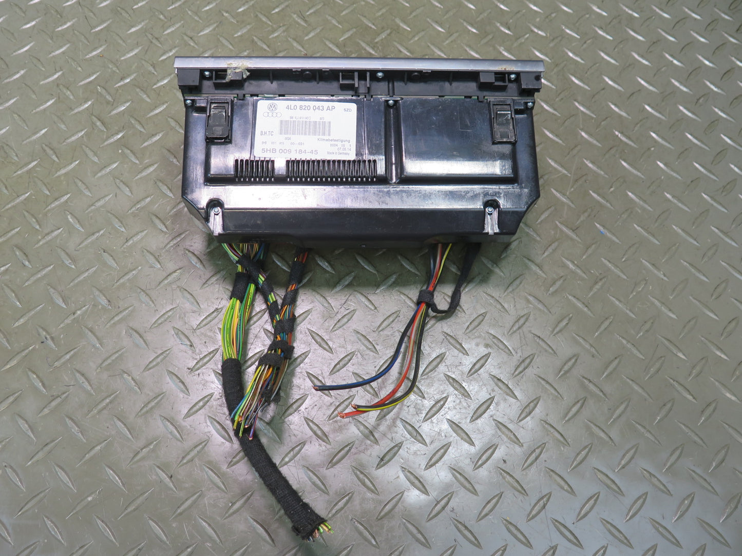 12-15 Audi Q7 4L A/C Heater Climate Control Panel Switch Black 4L0820043AP OEM