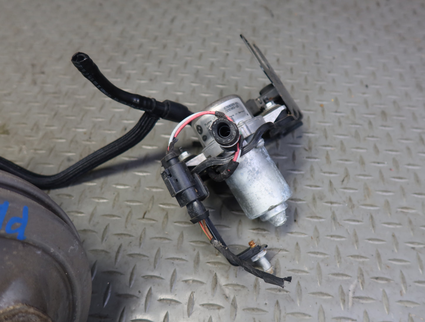 2006-2010 BMW E63 E64 M6 Brake Master Cylinder Booster Reservoir W/ Vacuum Pump