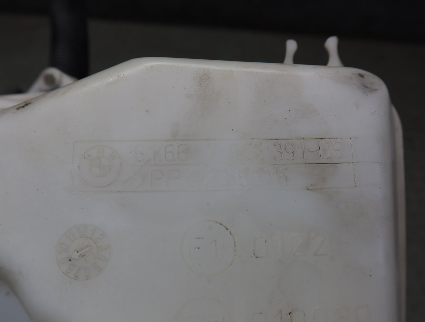 2006-2010 BMW E63 E64 M6 Windshield Washer Fluid Reservoir Tank W/ Pump 7896391