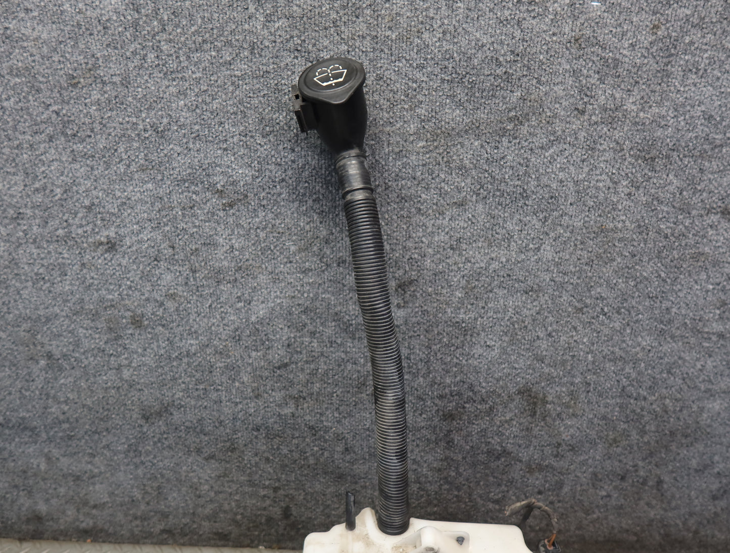 2006-2010 BMW E63 E64 M6 Windshield Washer Fluid Reservoir Tank W/ Pump 7896391