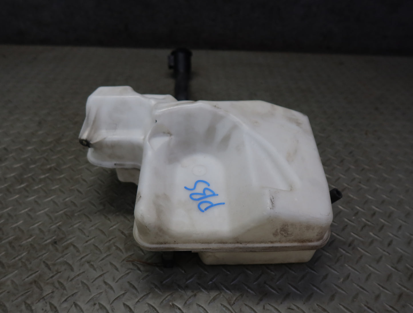 2006-2010 BMW E63 E64 M6 Windshield Washer Fluid Reservoir Tank W/ Pump 7896391