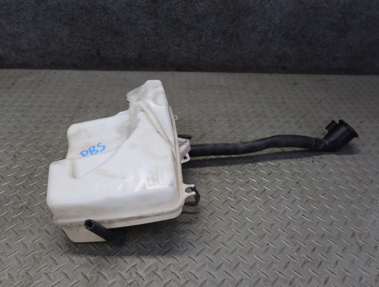 2006-2010 BMW E63 E64 M6 Windshield Washer Fluid Reservoir Tank W/ Pump 7896391